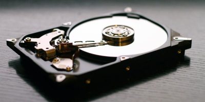 Sabit disk sürücüsü nasıl birleştirilir?