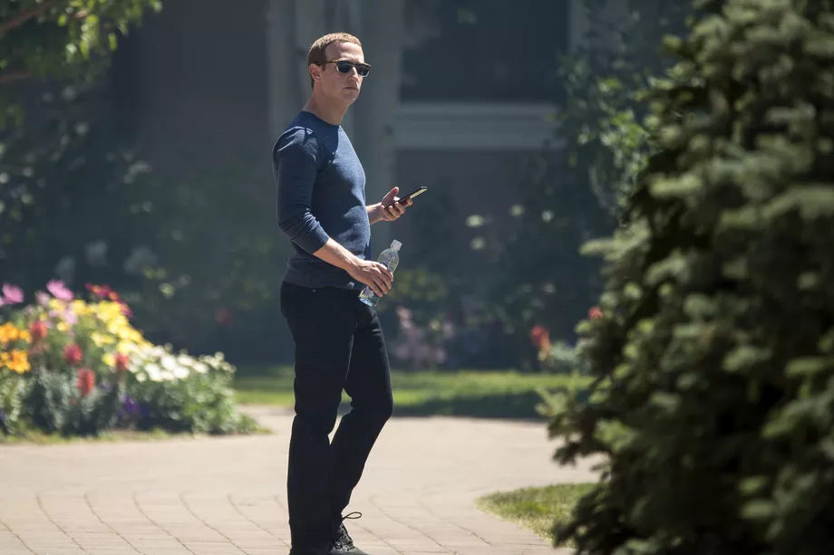Mark Zuckerberg, Facebook yöneticilerine Android telefonları kullanmalarını emretti!